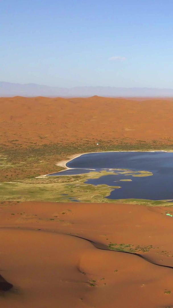 沙漠湖泊航拍视频的预览图