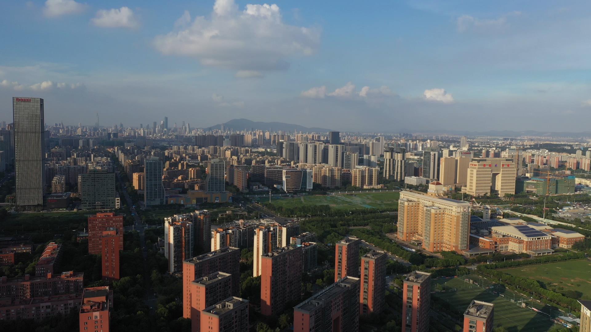 南京河西楼宇CBD日落夕阳4K航拍视频的预览图