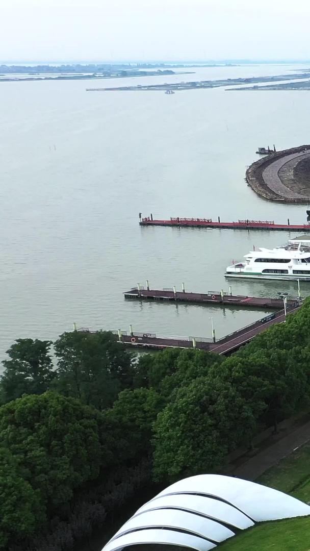 阳澄湖莲花岛游船码头视频的预览图