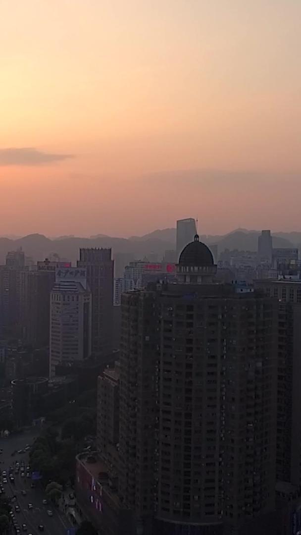 航拍城市夕阳风光视频的预览图