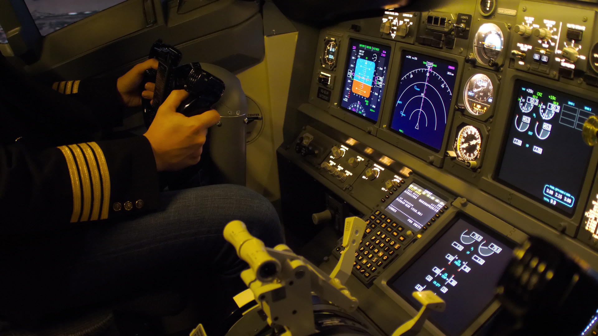 民用飞机驾驶舱视频的预览图