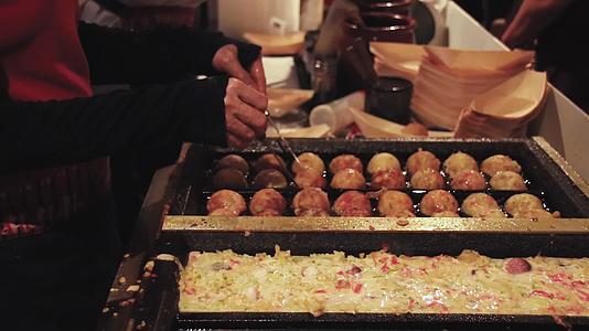 日耳曼街头食品被称为塔科亚基视频的预览图