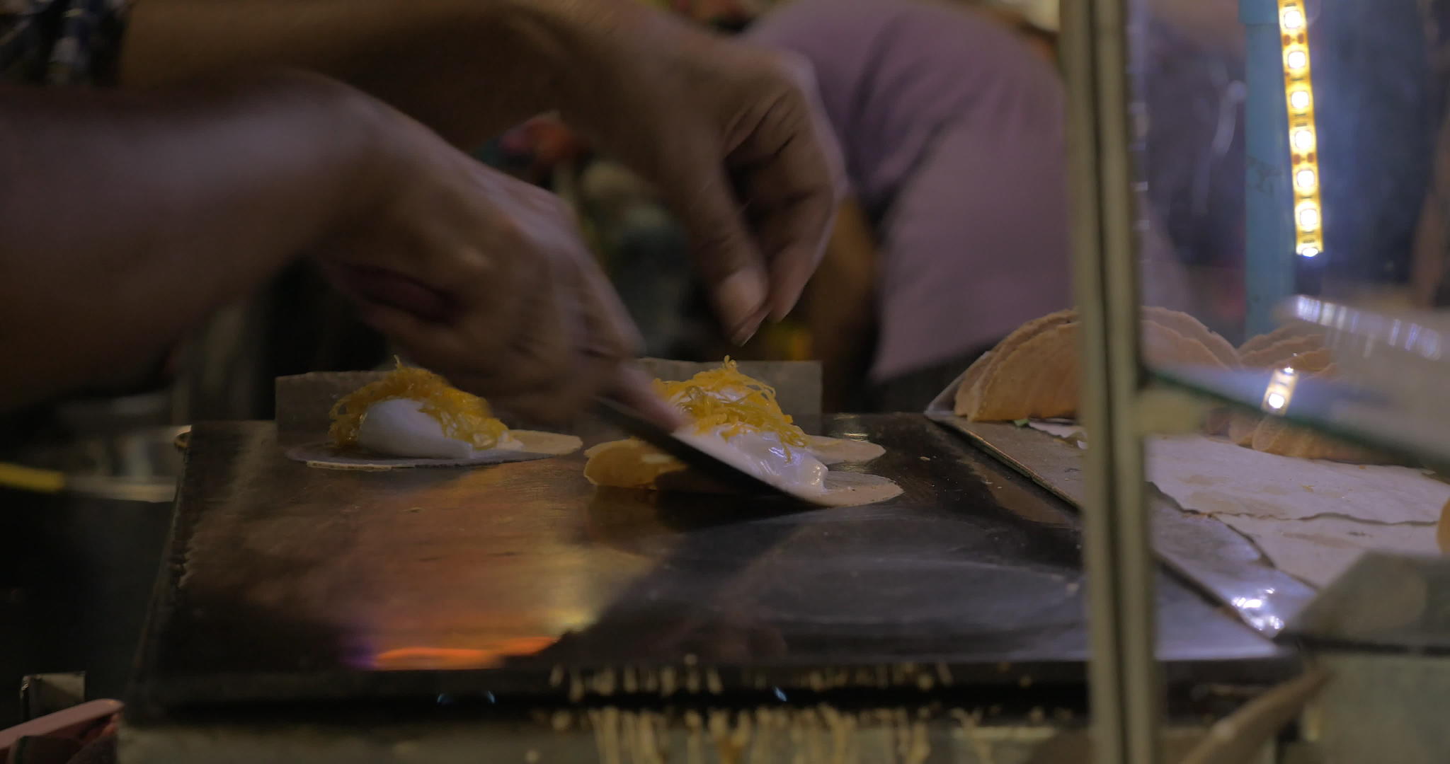 泰国的零售商Bangkok烹饪甜点视频的预览图