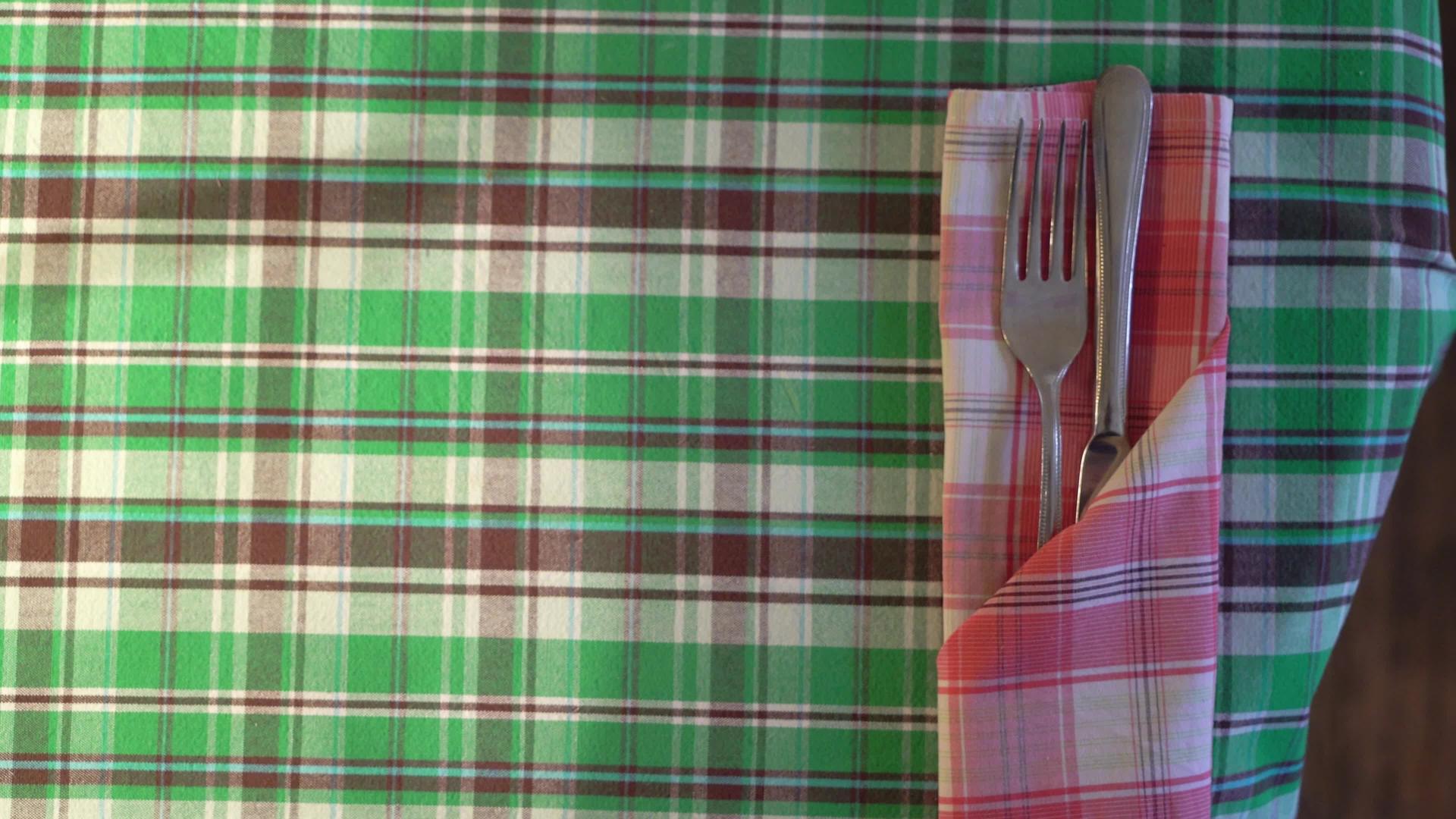 意大利餐厅餐桌供应视频的预览图