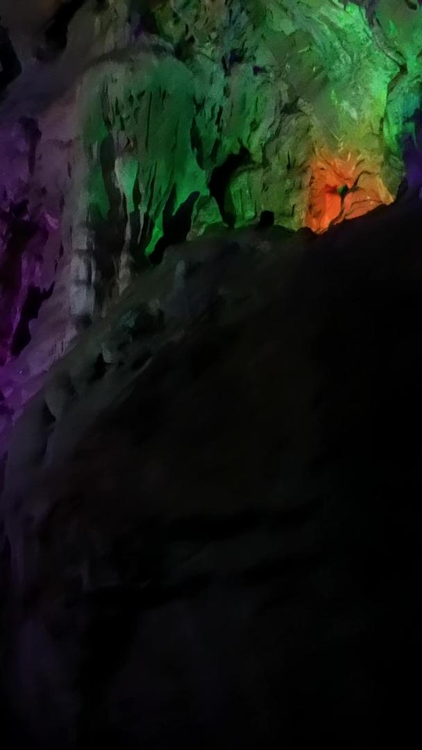 广东省清远连州地下河洞5A景区洞内五彩缤纷的实拍视频视频的预览图