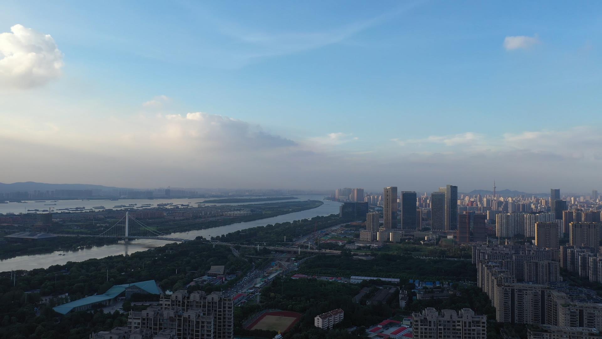 南京江心洲航拍4K城市建筑群CBD视频的预览图