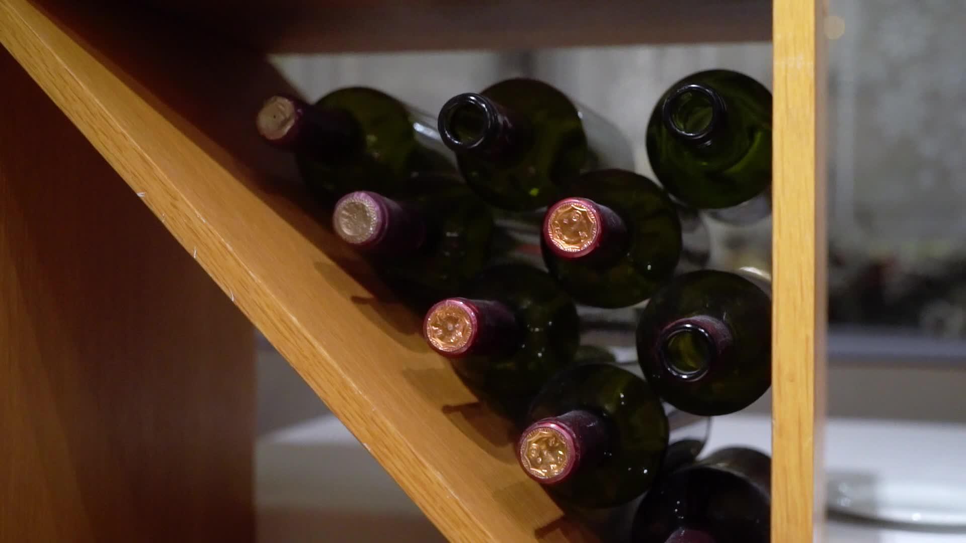 葡萄酒瓶视频的预览图