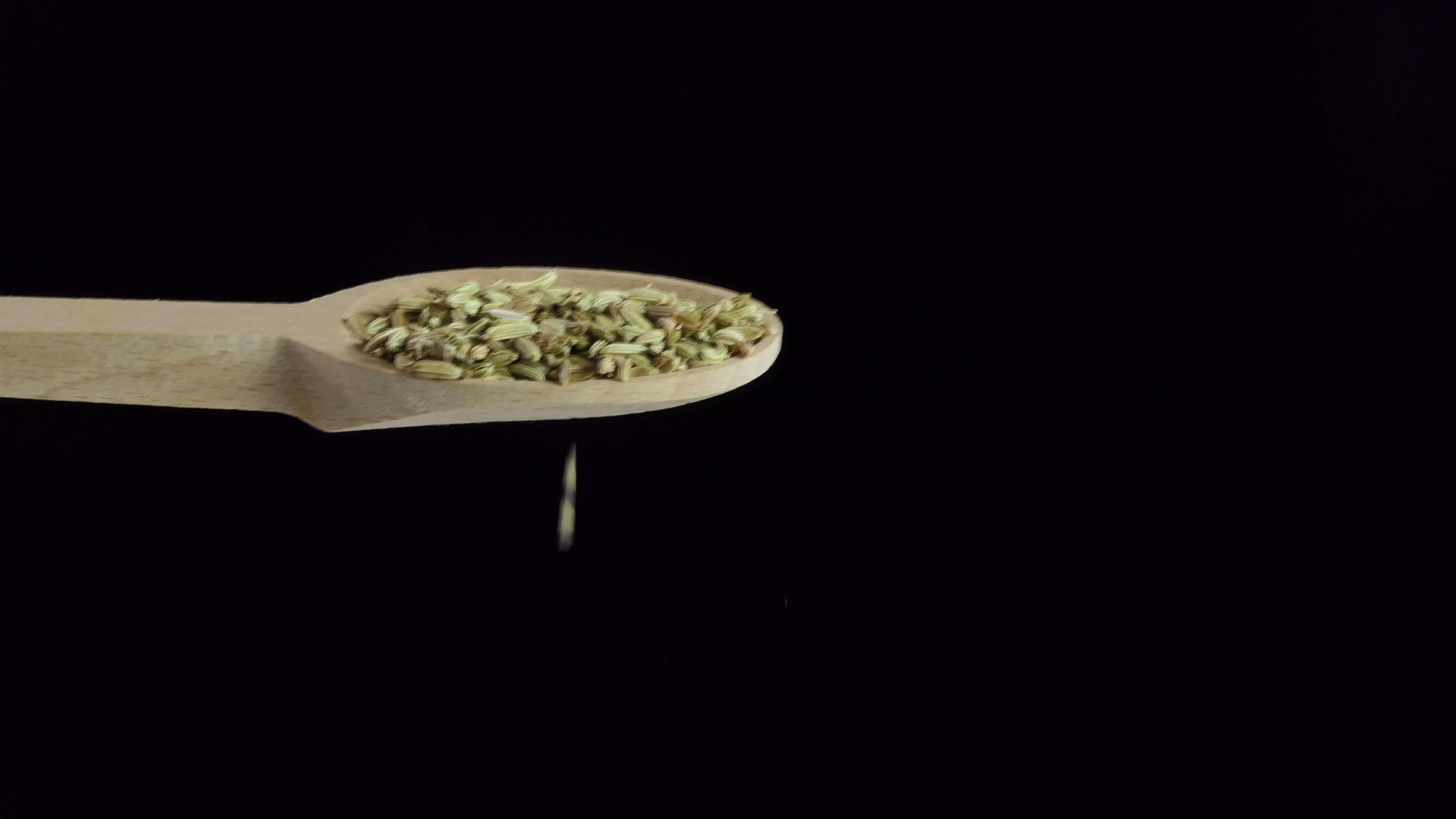 一勺芬内尔种子香味和食品原料视频的预览图