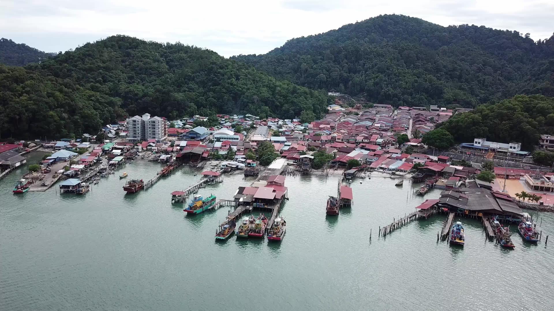 Pangkor河口附近的渔船视频的预览图