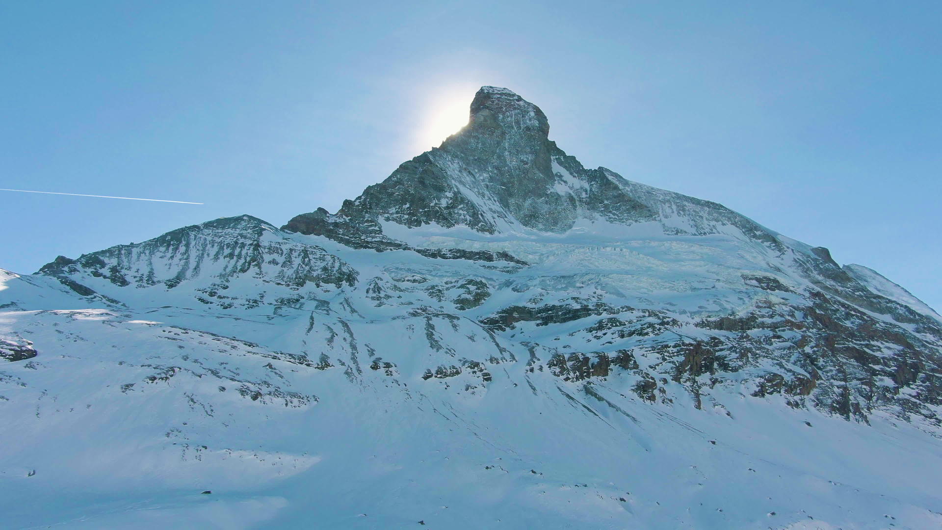 蓝色斯诺伊马特峰山和太阳冬季北墙瑞士阿尔卑斯山瑞士视频的预览图