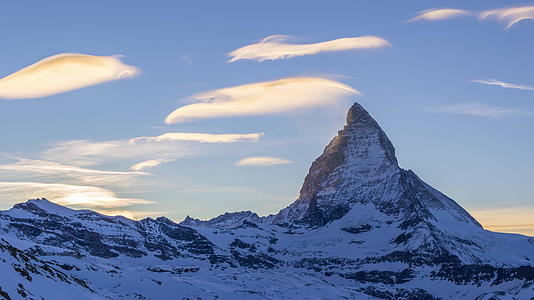 冬季小号角日落时间结束Swissalpsswisherland视频的预览图
