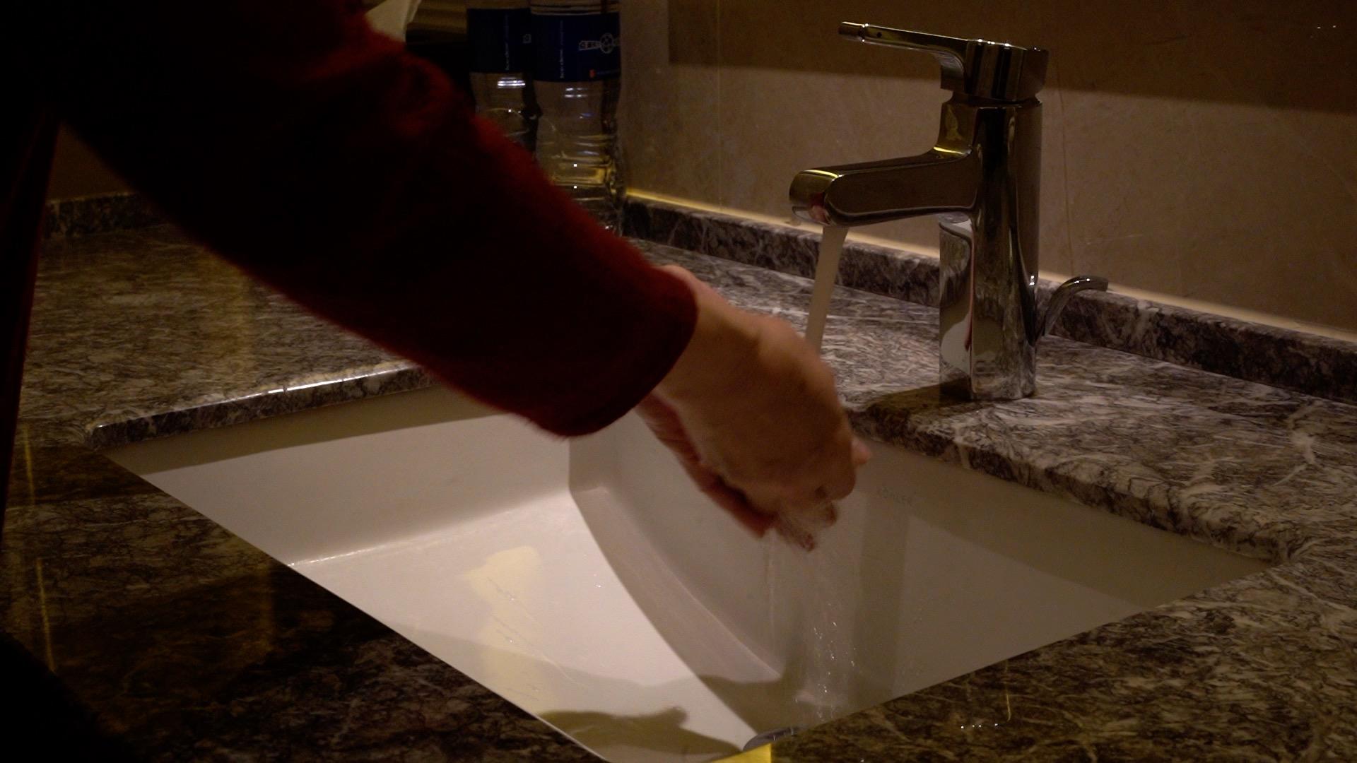 酒店里洗手视频的预览图