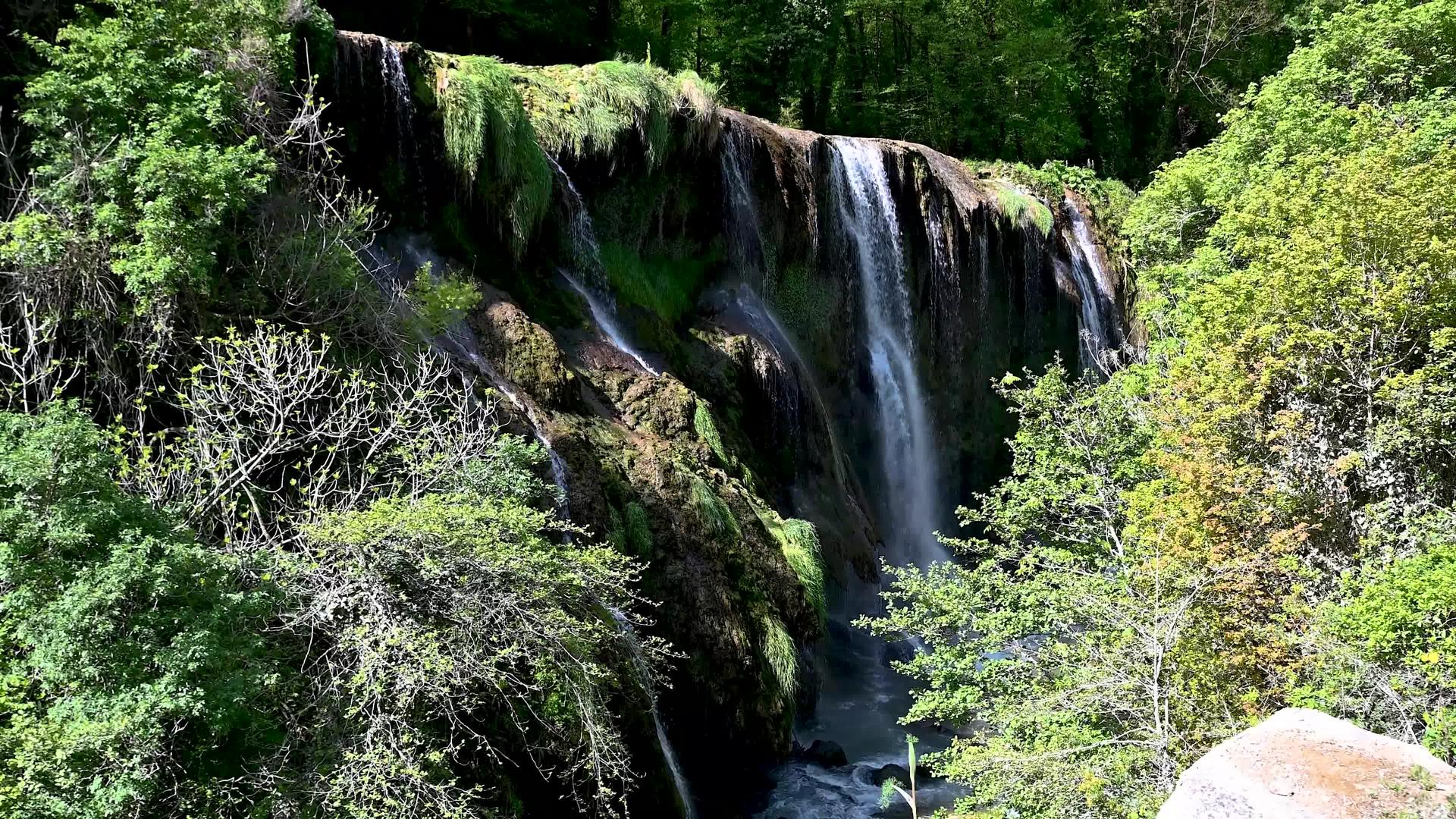马莫尔瀑布视频的预览图