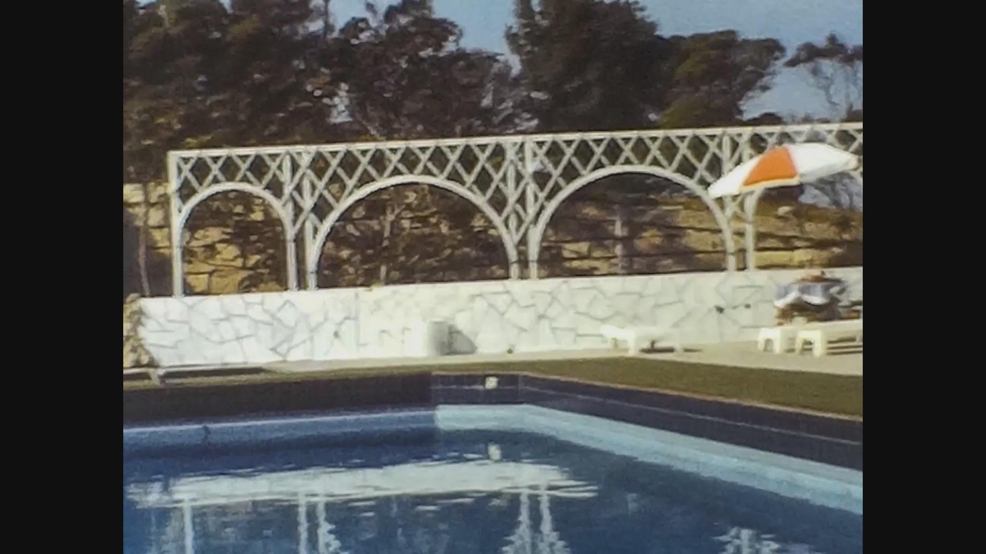 麦尔塔海滨度假胜地1981年视频的预览图