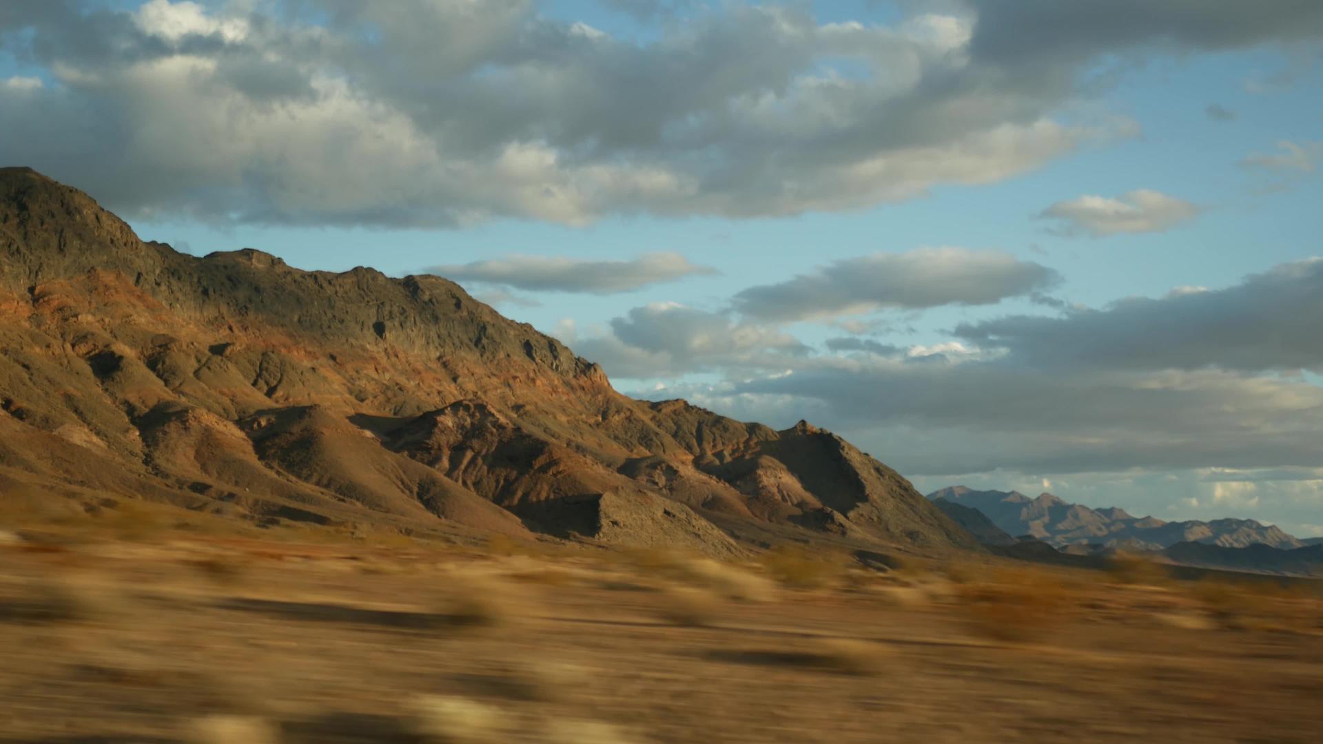从死亡谷到美国内华达州拉斯维加斯的公路旅行视频的预览图