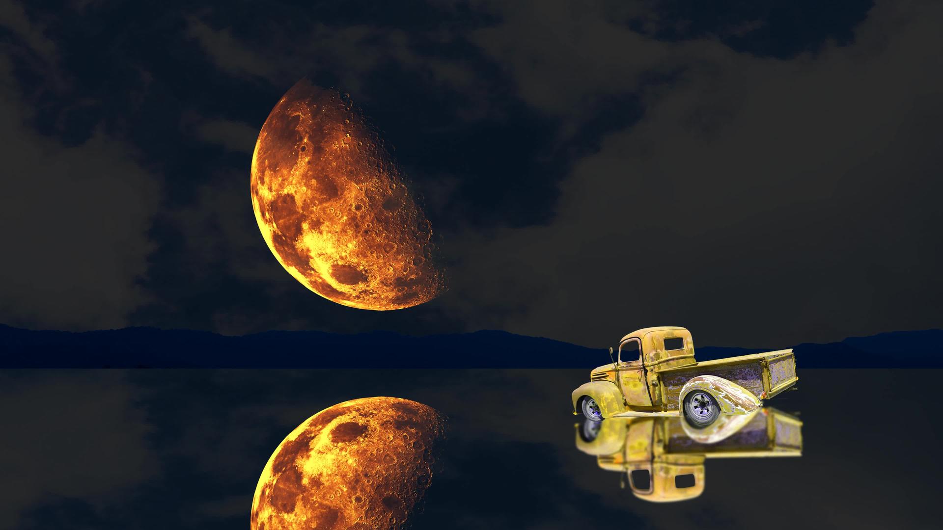 半月和焦距在湖面上反射视频的预览图