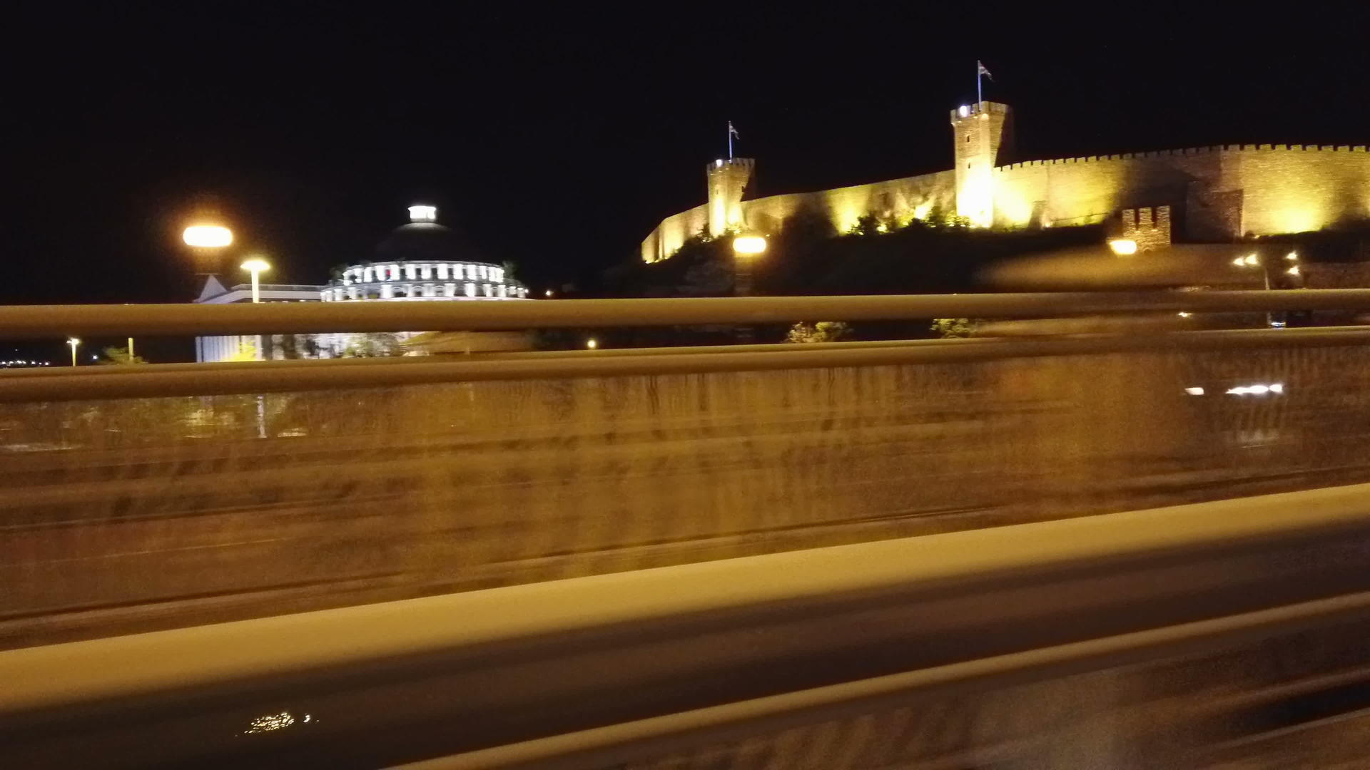 斯科普耶的夜晚Skopje在车厢里第一角车看到了视频的预览图