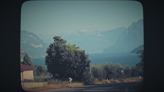 开车去美丽的意大利湖视频的预览图