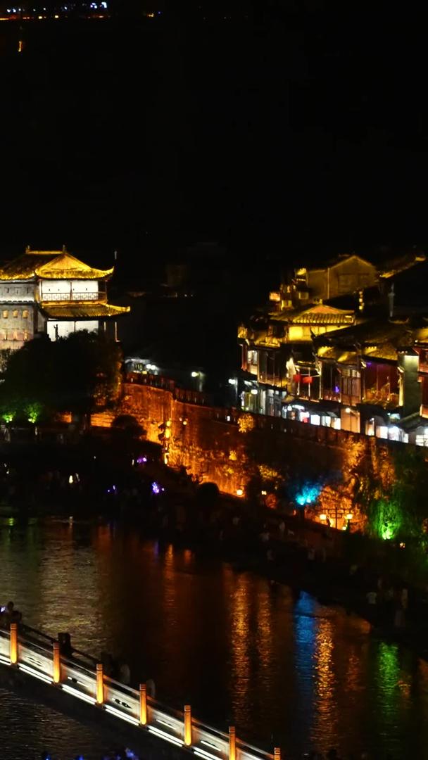 湖南省历史文化名城4A级旅游景区凤凰古城沱江夜景素材视频的预览图
