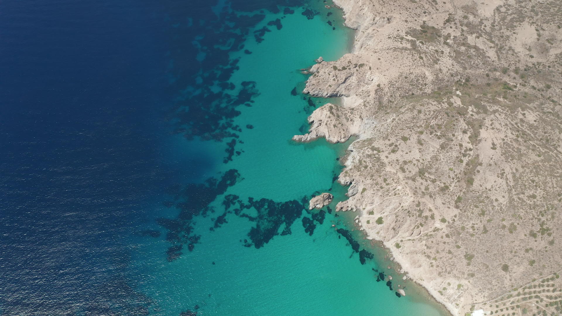 蓝天天堂岛罗得岛岩石海岸线鸟瞰图视频的预览图