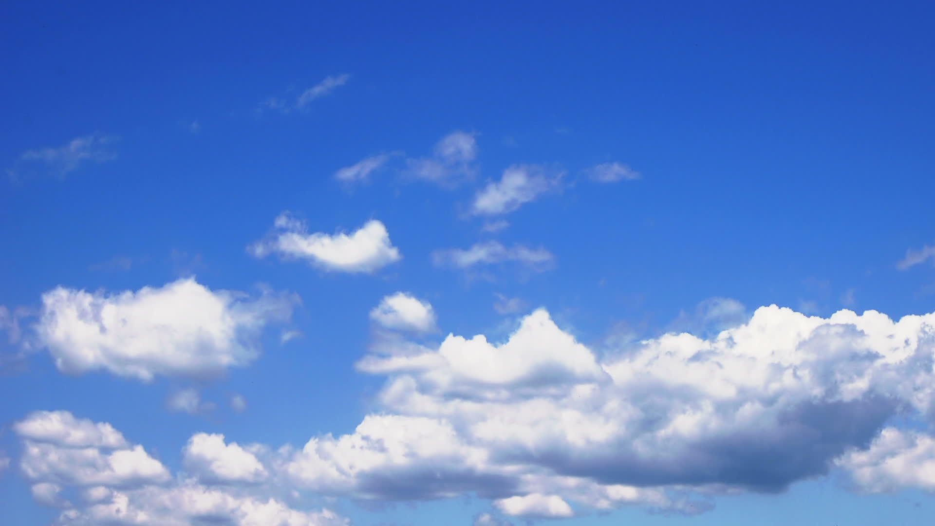 蓝天清除美丽的云空间时间间隔视频的预览图