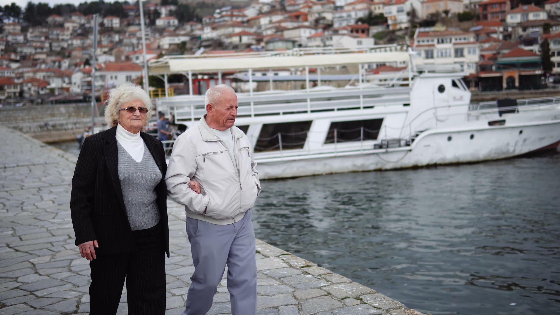 老年退休和快乐的老年夫妇的概念视频的预览图