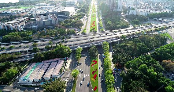 深圳南山区道路交通4K航拍视频的预览图