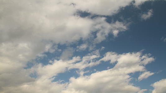白云在天空中消失视频的预览图