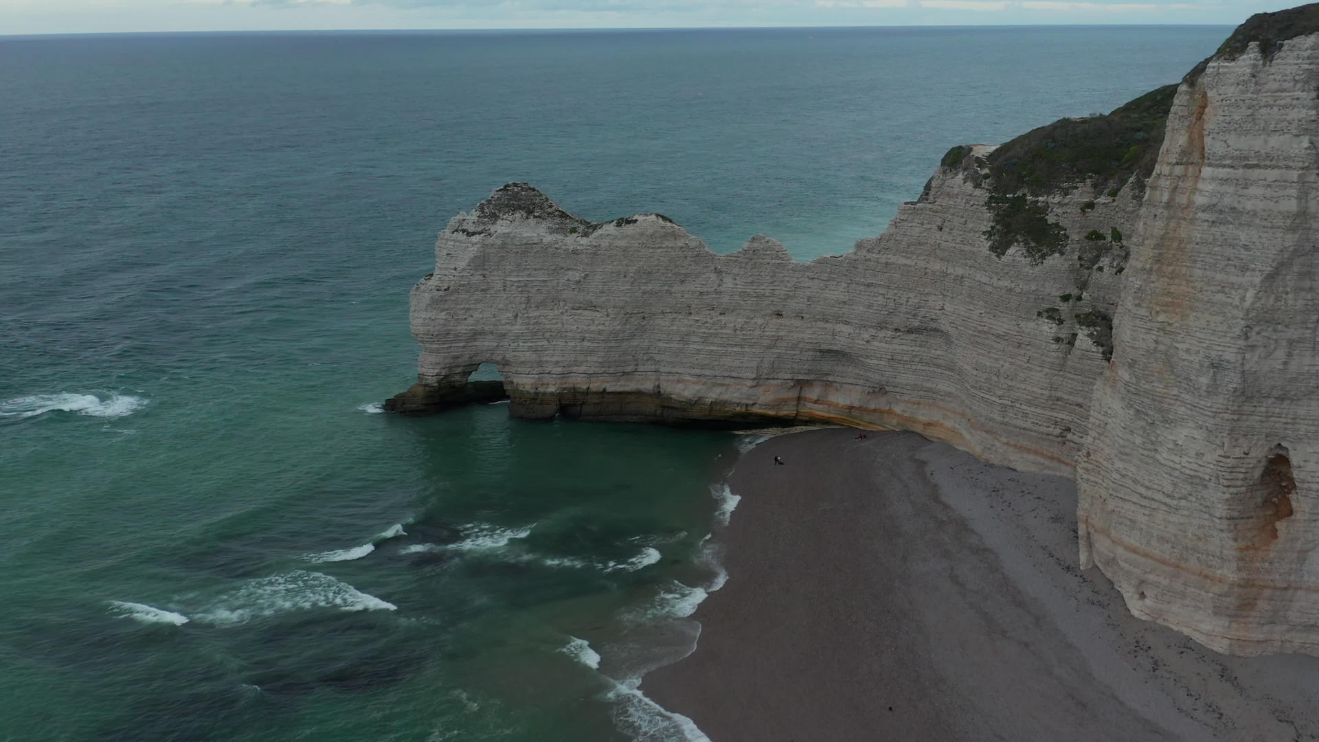 在法国4K高悬崖海岸线视频的预览图