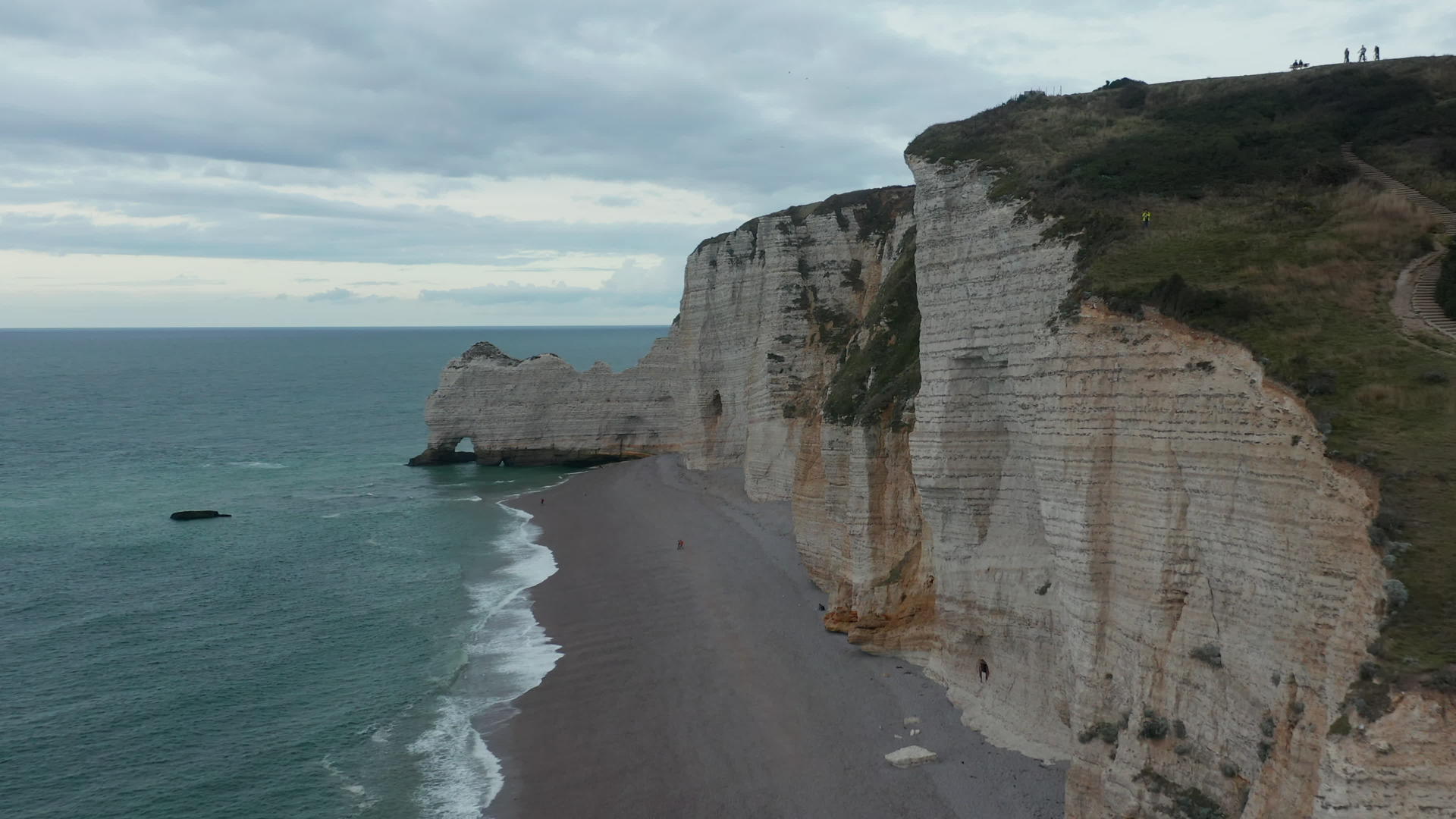 在法国4K高悬崖海岸线视频的预览图