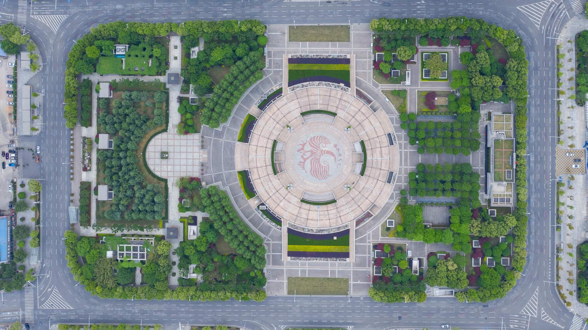 延时摄影航拍城市风光武汉洪山广场交通车流视频的预览图