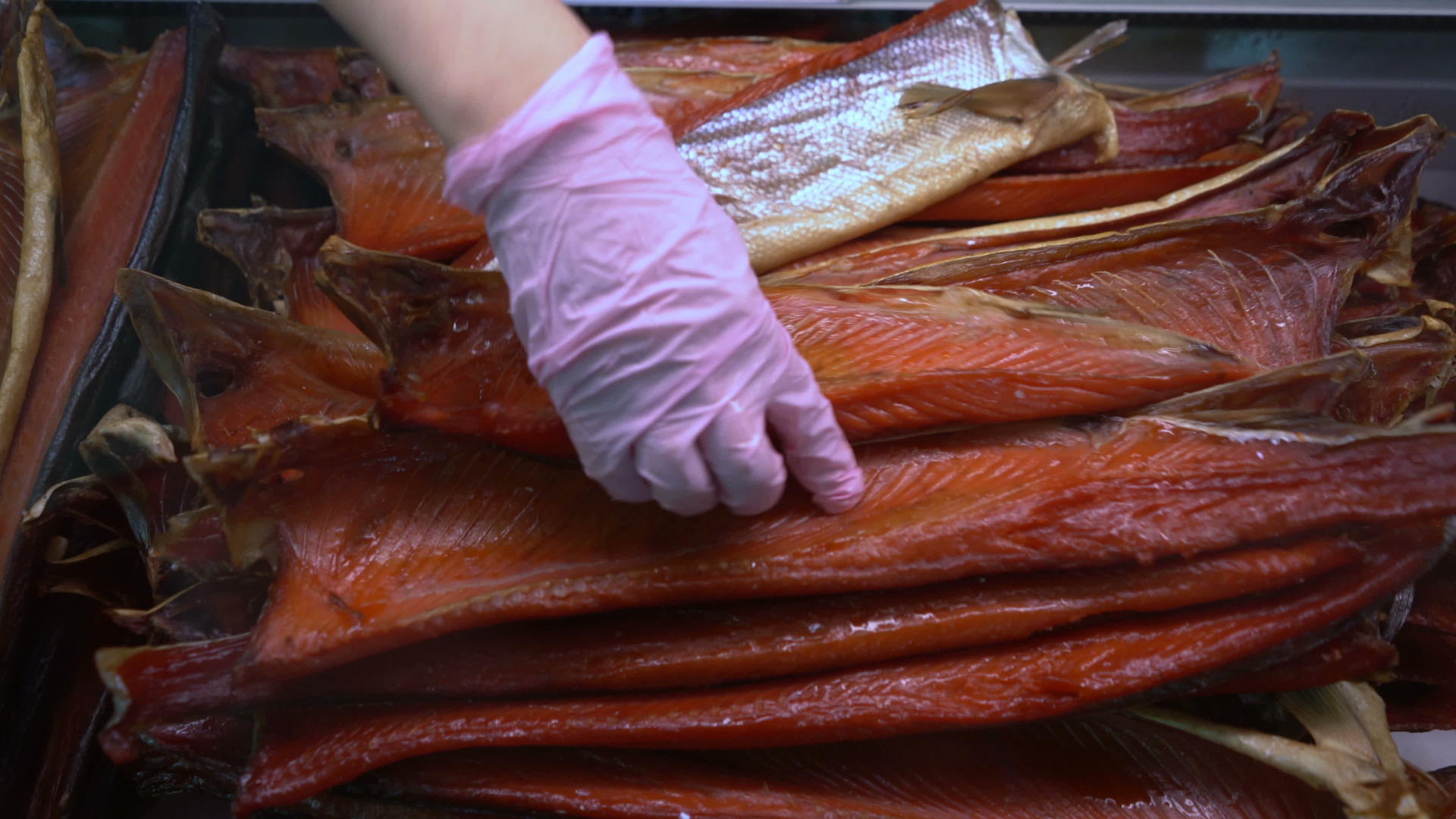 烟熏红三文鱼盐红三文鱼视频的预览图