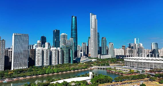 4k航拍广州珠江新城CBD金融商务建筑群最新视频的预览图