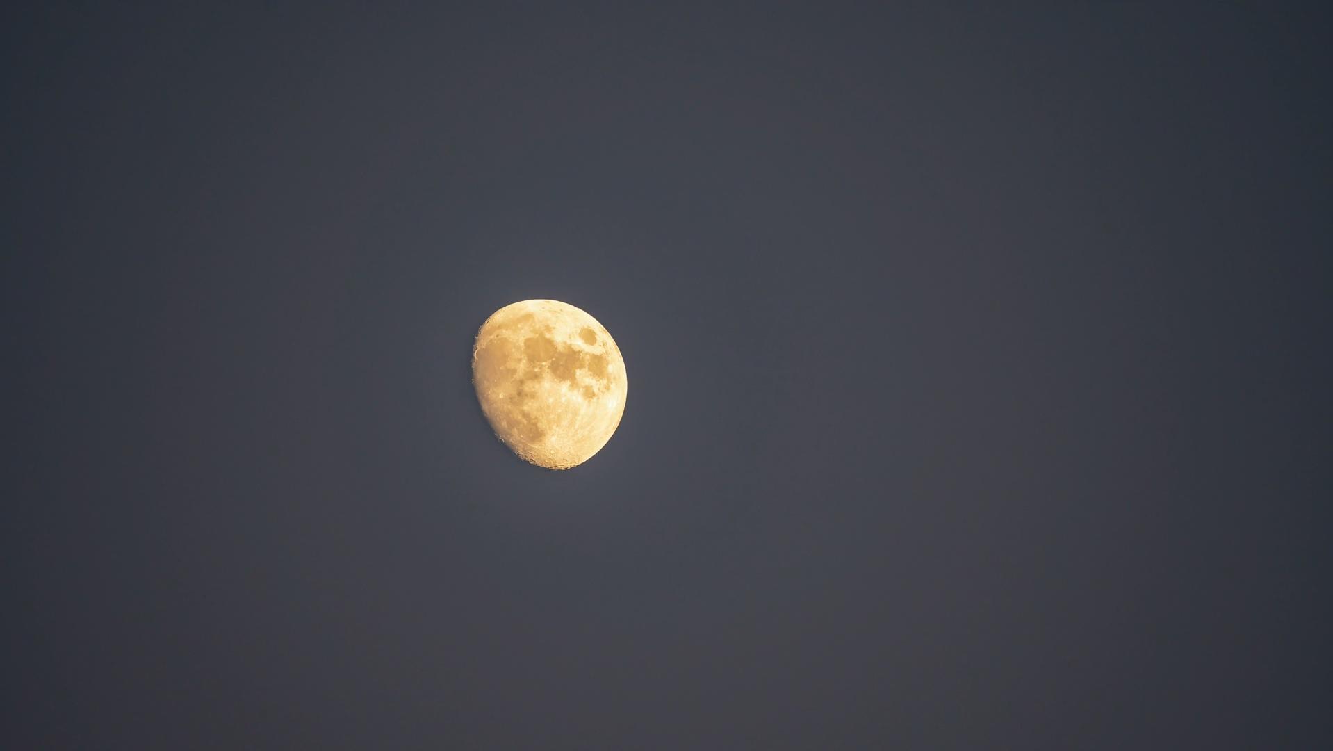 6K夜空中月亮升起延时素材视频的预览图