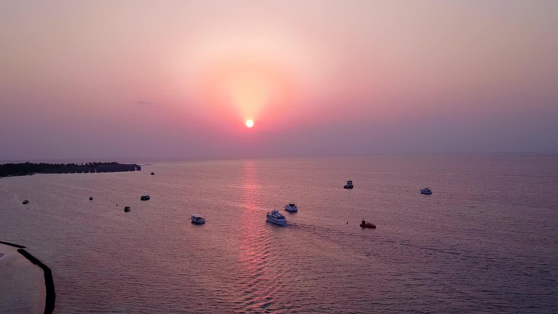 白沙背景蓝海豪华泻湖海滩之旅无人机景观质感视频的预览图