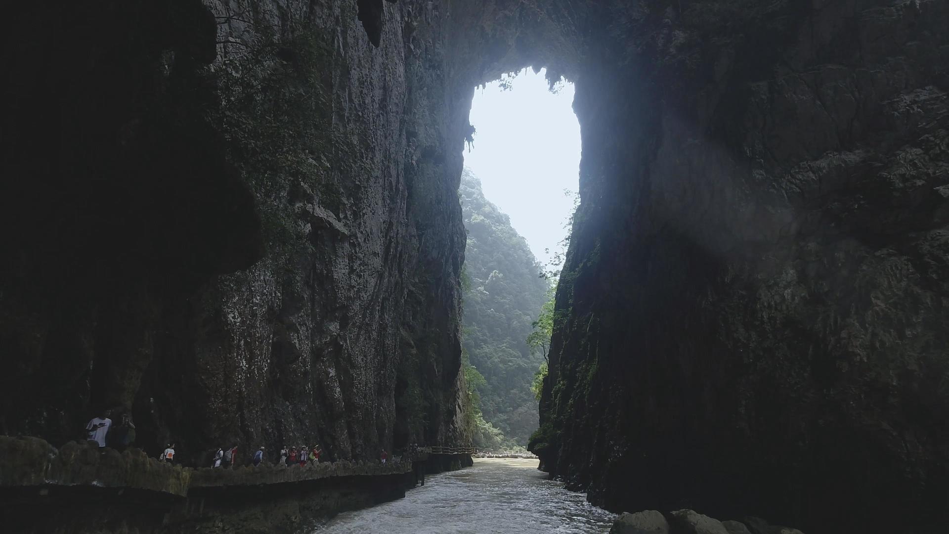 贵州旅游大七孔的溶洞4K素材视频的预览图