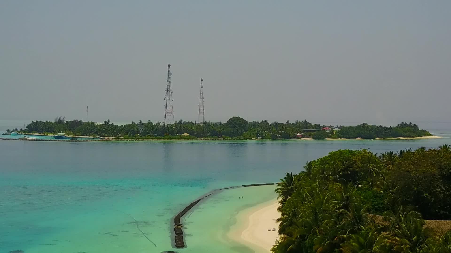天堂海滩海滩冒险旅行环礁湖和白色沙滩背景清晰视频的预览图