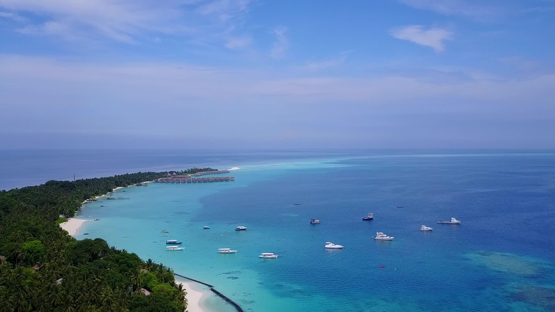 热带环礁湖海滩生活方式的无人空中飞机景观明亮视频的预览图