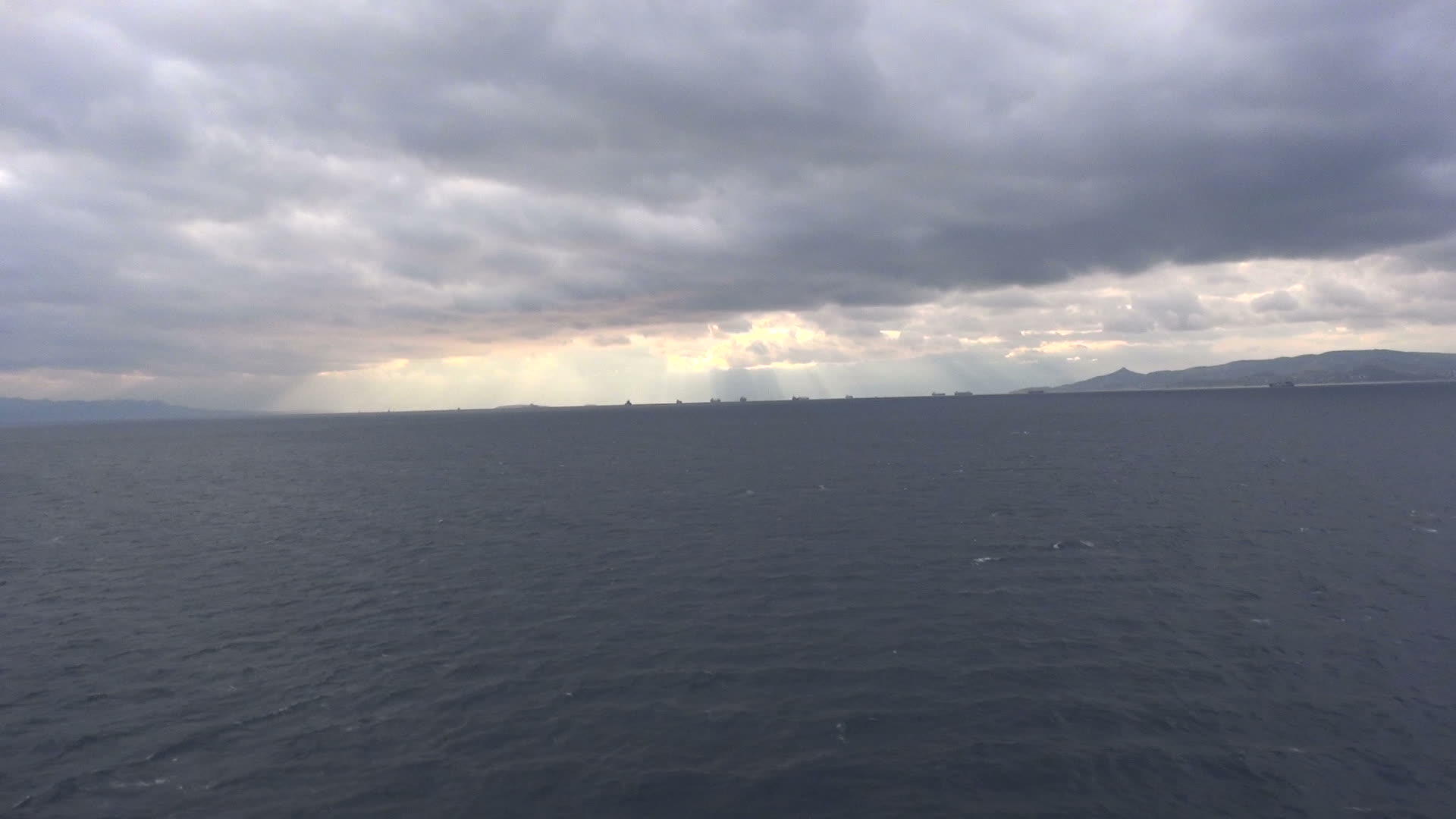 两个暗海和阴云天空3视频的预览图