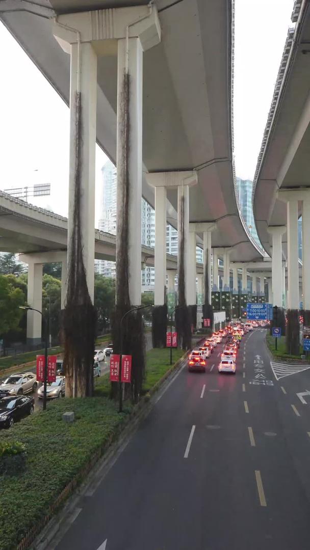 延迟上海城市高架道路轨道视频的预览图
