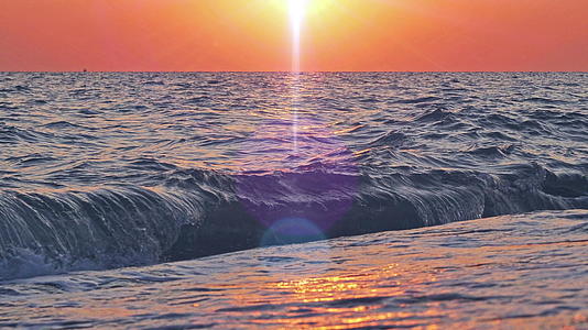 日出在海上视频的预览图