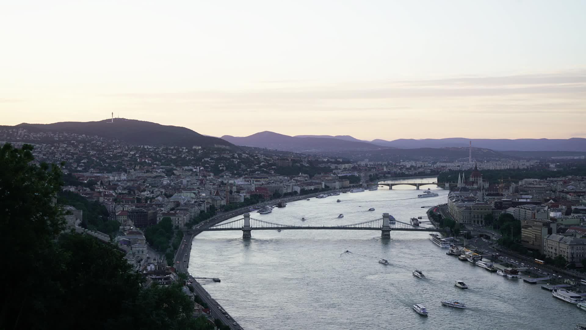匈牙利布达佩斯多瑙河全景视频的预览图