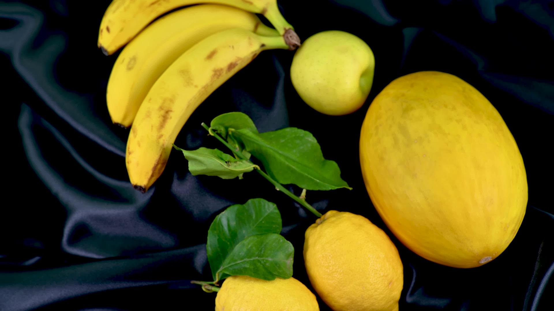 水果柠檬苹果瓜香蕉视频的预览图