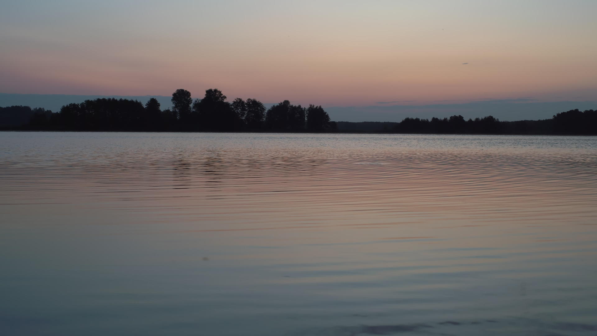 湖的黎明视频的预览图