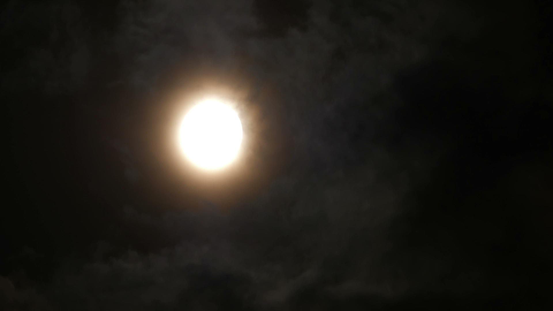 满月夜云4k视频的预览图