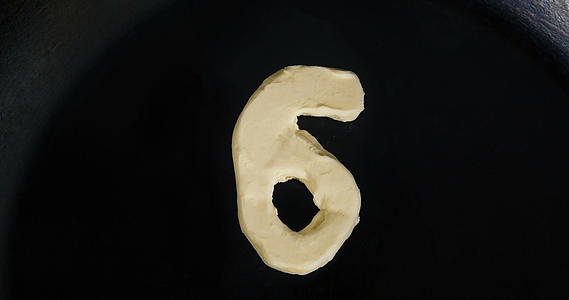 黄油倒计时动画从10到1的形状是热锅中的数字视频的预览图