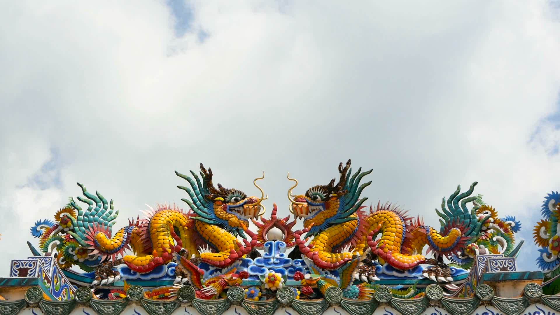 传统风格的神庙古典龙雕视频的预览图