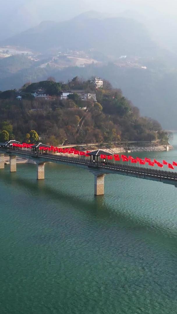 奉节白帝城刘备托孤风雨廊桥桥视频的预览图