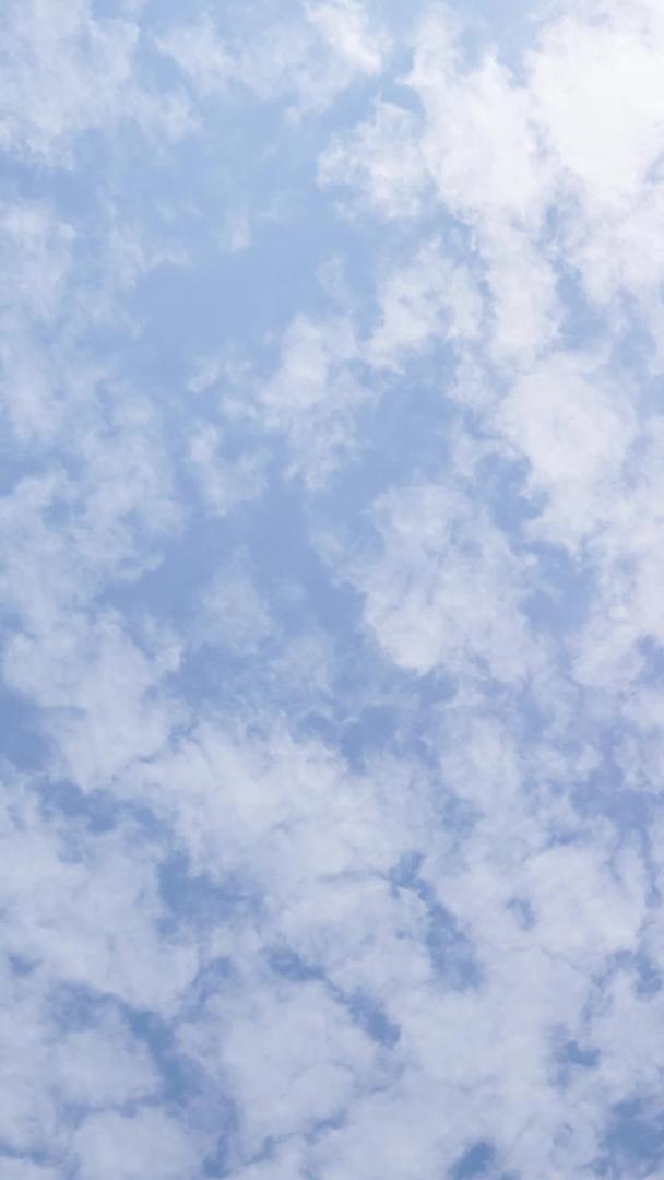 云在天空中飘动视频的预览图