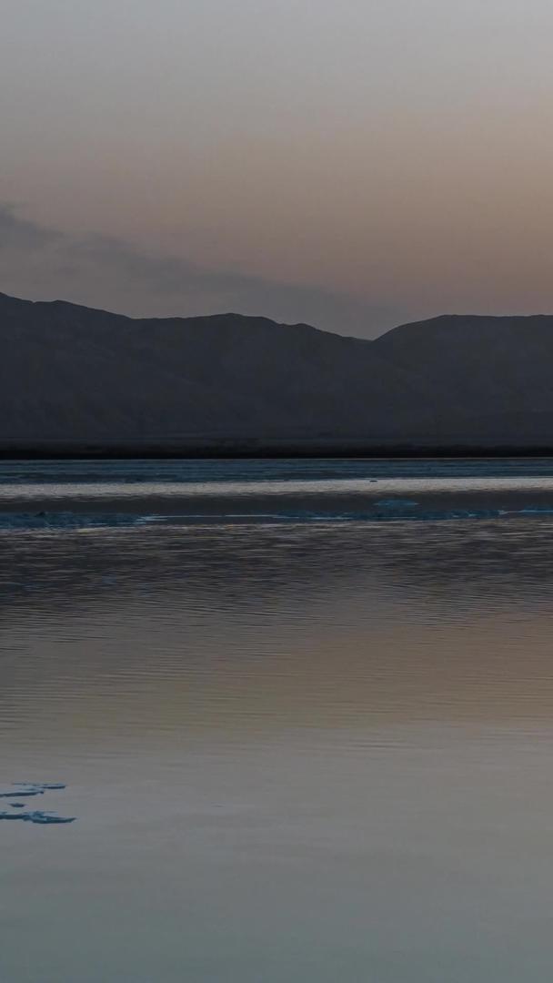 清晨延迟青海海西日出悬崖翡翠湖视频的预览图